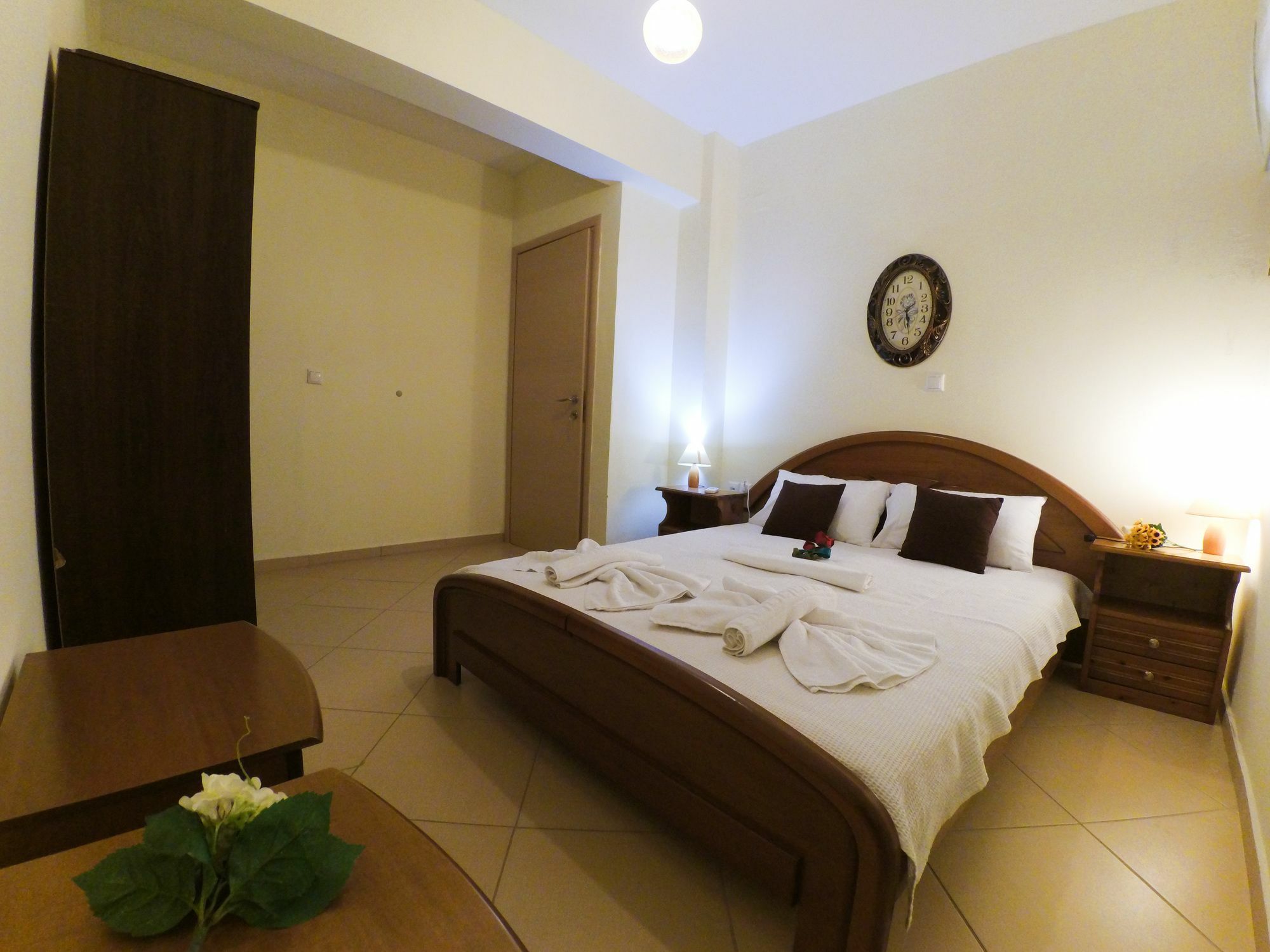 Roumpini Homes 斯塔罗斯 外观 照片